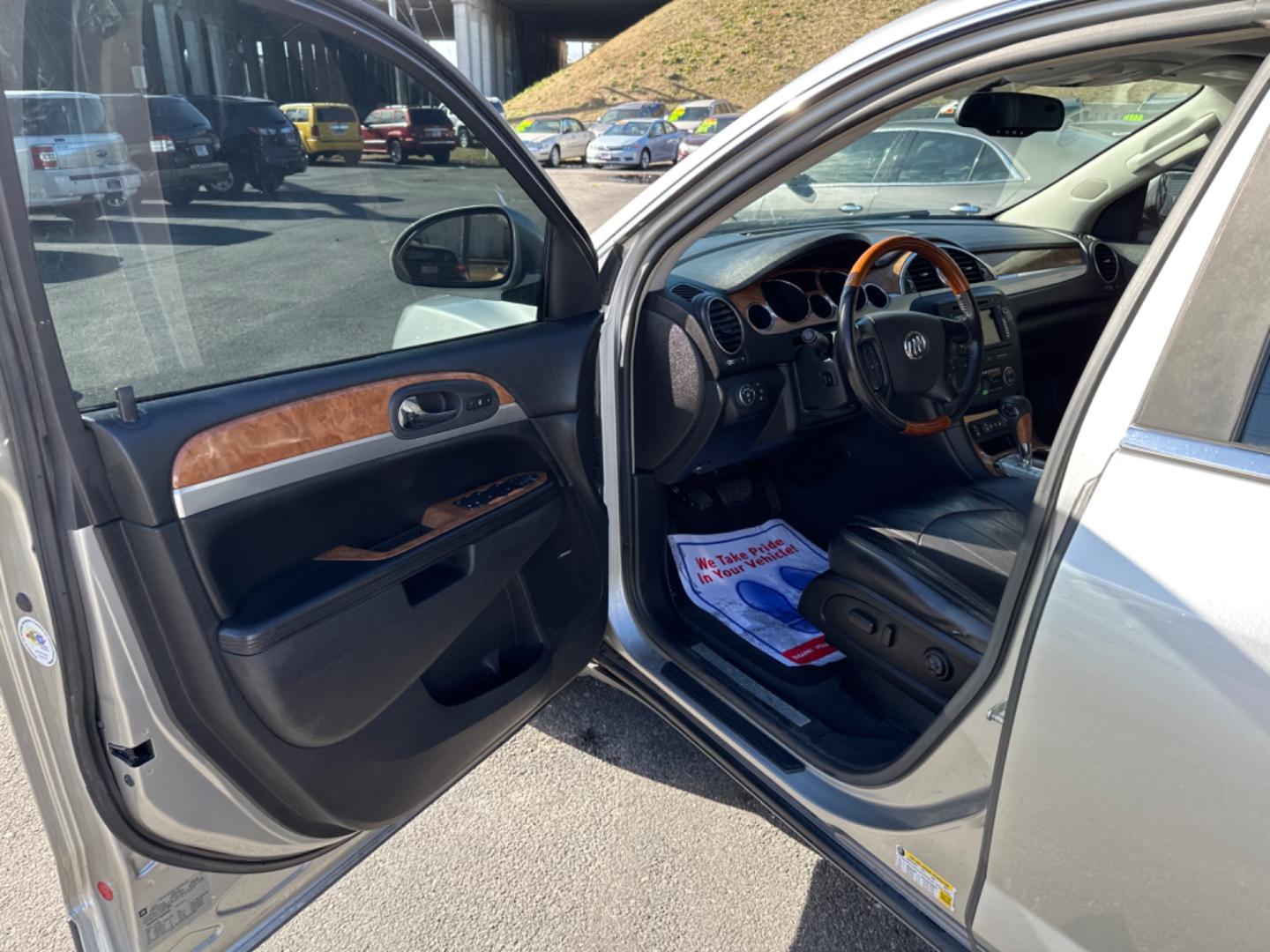 2008 Silver Buick Enclave CXL AWD (5GAEV23718J) with an 3.6L V6 DOHC 24V engine, 6-Speed Automatic Overdrive transmission, located at 5700 Curlew Drive, Norfolk, VA, 23502, (757) 455-6330, 36.841885, -76.209412 - Photo#6